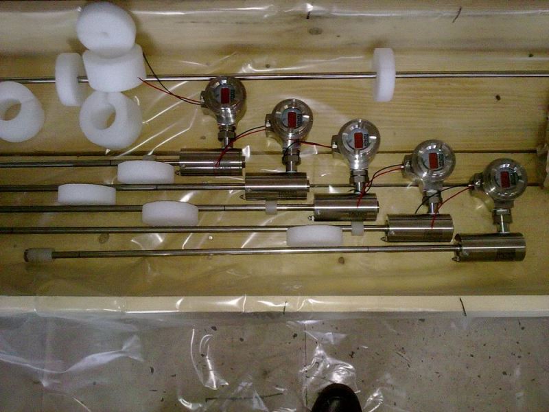 认证的大量程进口磁致伸缩液计