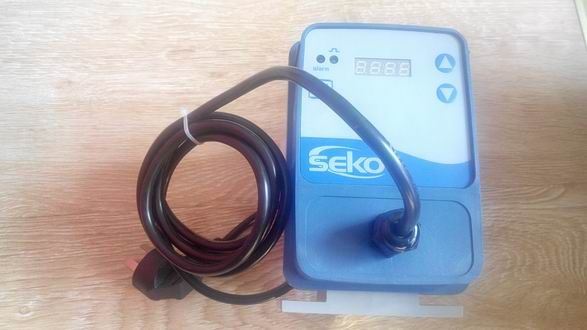 数显式电磁隔膜计量泵